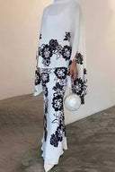Costum elegant cu fustă și guler înalt cu model floral