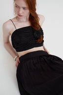 Top bez rukávů s plisováním a bandeau výstřihem