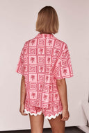 Conjunto casual de vacaciones con camisa de cuello y estampado botánico de verano