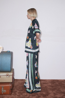 Conjunto de pantalones y blusa con estampado de jarrón Philomène de cuello en V