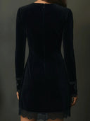 Robe courte rétro en velours noir avec broderie et bordure en dentelle