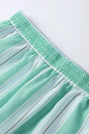 Shorts a righe e camicetta