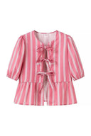 Blusa a righe con maniche a sbuffo, peplo e fiocchi
