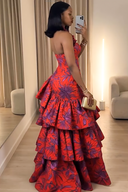 Vestido maxi com corpete halter, acabamento com folhos e franzido em vários níveis