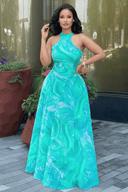 Maxikleid mit Türkis-Wellenmuster und Neckholder