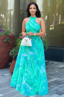 Maxikleid mit Türkis-Wellenmuster und Neckholder