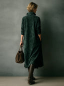 Robe midi verte en daim souple à manches longues avec col à revers
