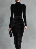 Robe moulante élégante en velours noir à col montant