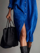 Robe midi ample en velours côtelé avec double poche poitrine et boutonnage simple