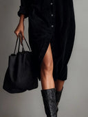 Robe midi ample en velours côtelé avec double poche poitrine et boutonnage simple