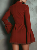 Robe mini vintage en suédine rouge rouille avec manches cloche brodées et dentelle