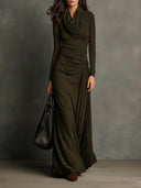 Robe longue plissée col roulé vert olive