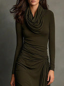 Robe longue plissée col roulé vert olive