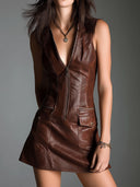 Vestido mini de cuero ecológico marrón chocolate con cremallera frontal y bolsillos utilitarios