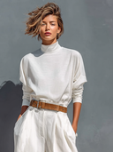 Conjunto de duas peças branco total com t-shirt larga de manga comprida e gola meia-alta e calças largas (cinto não incluído)