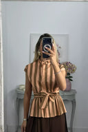Vintagebluse med kontraststriber, flæser og peplum