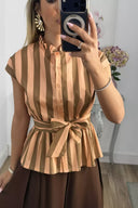 Vintagebluse med kontraststriber, flæser og peplum