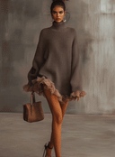 Robe-pull col roulé marron à ourlet volanté