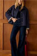 Kurzer Trenchcoat mit Knopfleiste