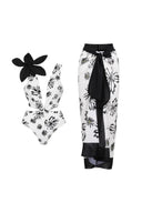 Traje de baño blanco de una pieza con estampado y apliques florales