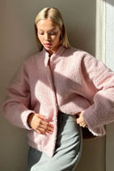 Jacke mit Stehkragen und überschnittenen Schultern