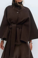 Trenchcoat in capestijl met ceintuur