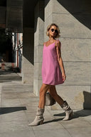 Mini-robe à lacets et col en V