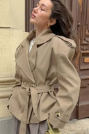 Eleganter Trenchcoat mit Gürtel