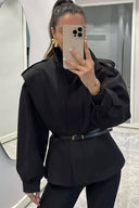 Taillierter kurzer Trenchcoat