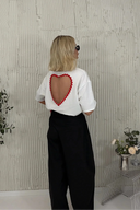 Heartly hvid T-shirt med hjerteudskæring på ryggen