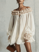 Robe crème à fleurs en 3D
