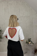 Heartly hvid T-shirt med hjerteudskæring på ryggen