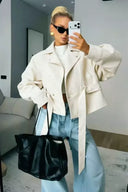 Kurze Jacke mit Kragen