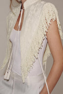 Cremefarvet cropped vest med broderi og frynser