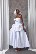 Vestido maxi branco com corpete e folhos em camadas