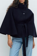 Trenchcoat in capestijl met ceintuur
