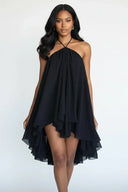 Schwarzes Neckholder-Rüschen-Minikleid