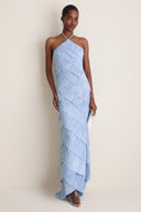 Vestido maxi azul-claro com pregas plissadas, halter e camadas