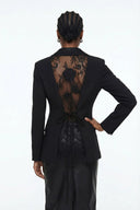 Schwarzer Blazer mit floralem Spitzeneinsatz