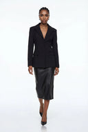 Schwarzer Blazer mit floralem Spitzeneinsatz