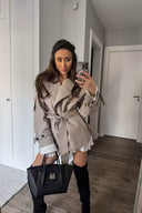 Trenchcoat met ceintuur en revers