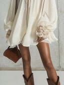 Robe crème à fleurs en 3D