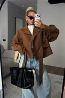 Kurze Jacke mit Kragen