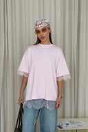 T-shirt med blondepanel og slids i ryggen
