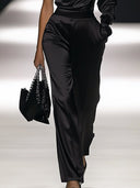 Eleganter schulterfreier Satin-Jumpsuit mit langen Ärmeln